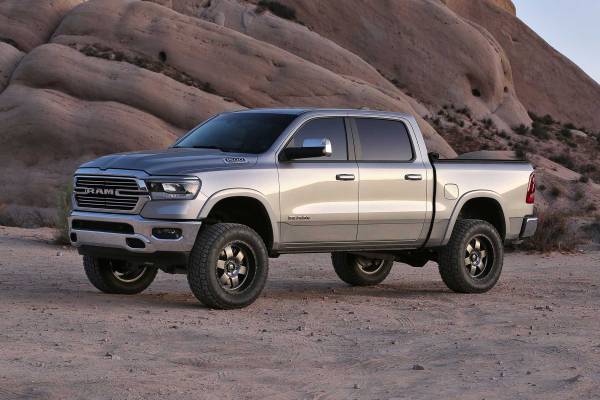Fabtech - Fabtech 6" PERF SYS W/DL 2.5 RESI C/O & RR DL 2019-20 RAM 1500 2WD K3095DL