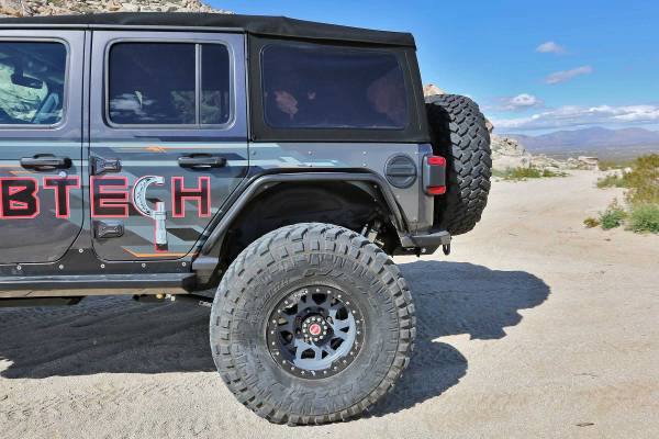 Fabtech - Fabtech JEEP JL TUBE FENDERS RR STL PWDRCOAT BLK TEXTURE FTS24213