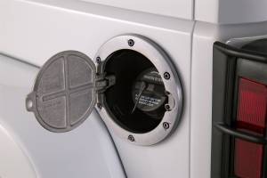 AMP Research - AMP Research Alloy Fuel Door, Brushed Aluminum - 07-18 Jeep Wrangler JK, 2 dr/4 dr 73000-00A - Image 2