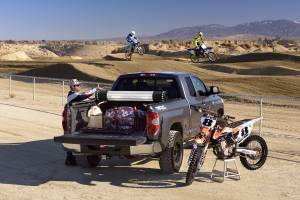 Bak Industries - Bak Industries Revolver X2 05-15 Tacoma 5' w/ Deck Rail System 39406 - Image 2